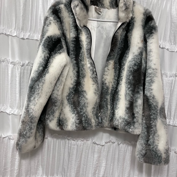 VON SAKEN FUR JACKET SZ. M LIKE NEW, VERY WARM, WEAR ANYWHERE LQQK. - Picture 14 of 14